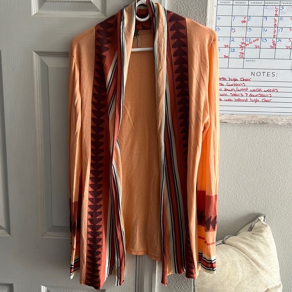 Adorable sweater by Gimmicks by BKE